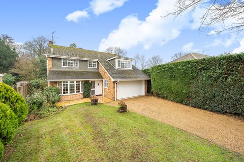 4 bedroom detached house for sale - The Ridings, East Horsley, Leatherhead, KT24 5BN