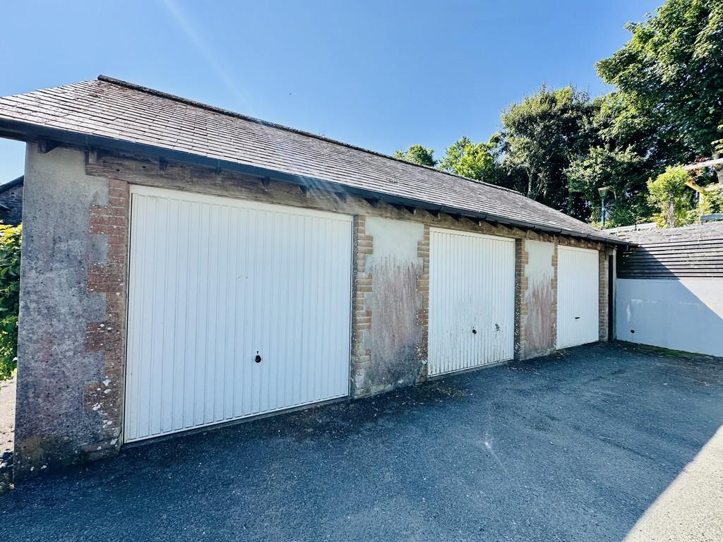 Middle Garage