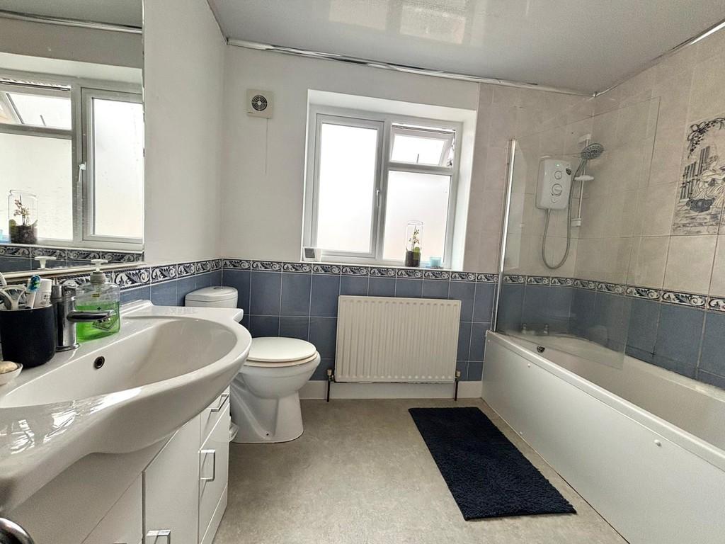 Famnily bathroom