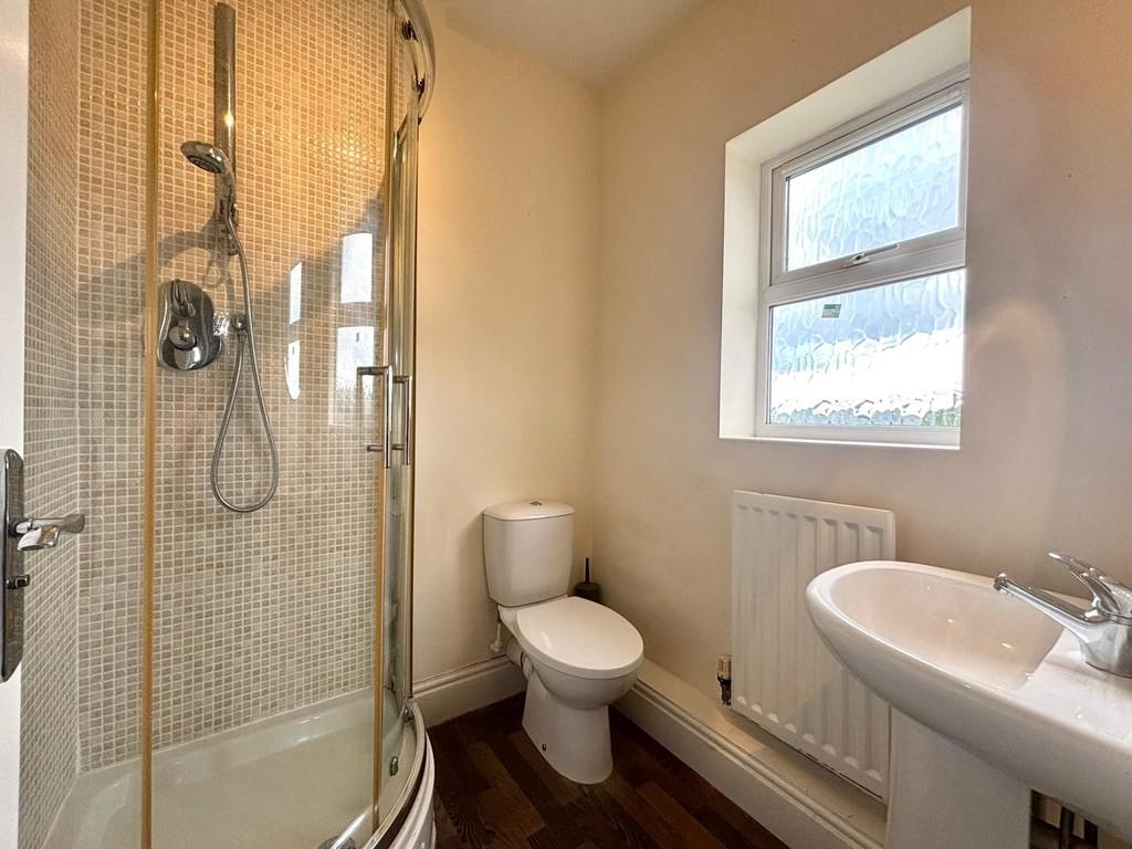 Bedroom 2 ensuite