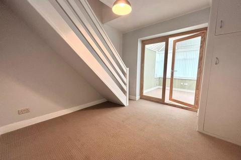 14 Ryefield Avenue, Clayton, Bradford, BD14 6BJ