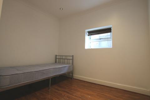 2 bedroom flat to rent, Villiers Road, Willesden