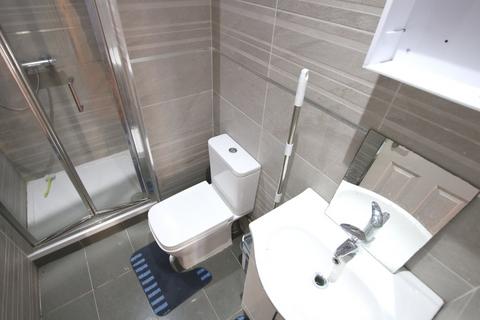 2 bedroom flat to rent, Villiers Road, Willesden