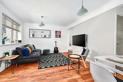 undefined, Shaftesbury Mount, Camberley GU17