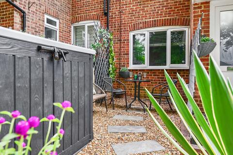 undefined, Shaftesbury Mount, Camberley GU17