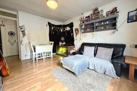 1 bedroom ground floor flat for sale, Astall Close, Harrow