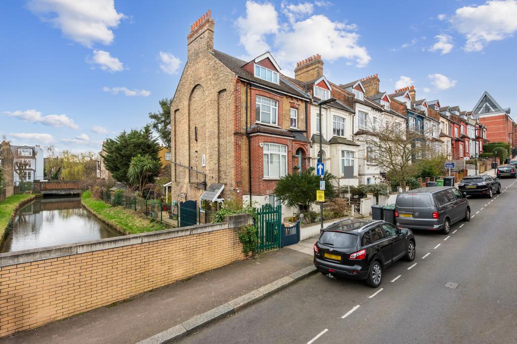 100320254 WWHRS FFF 24 Cavendish Road N4 1 RT 010