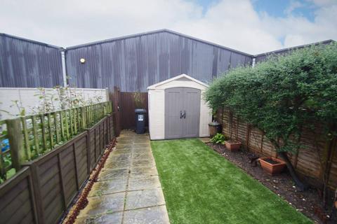 2 bedroom terraced house to rent, Norbury Avenue, Watford, WD24