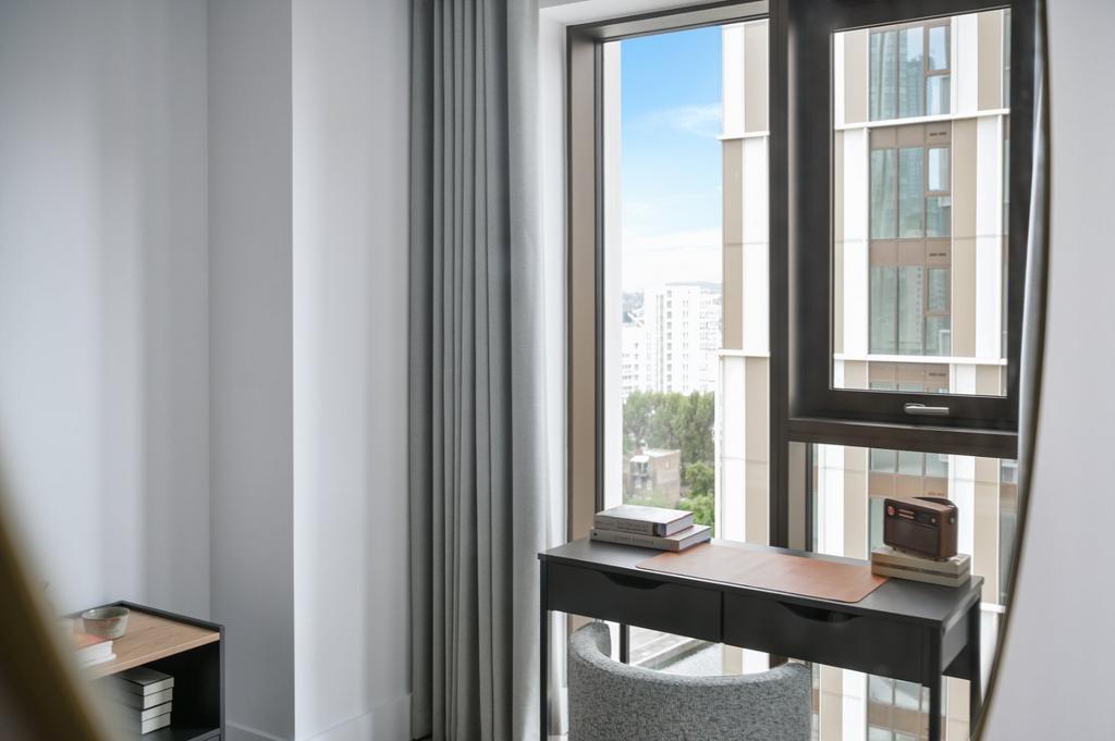 Apartment in Canary Wharf - More