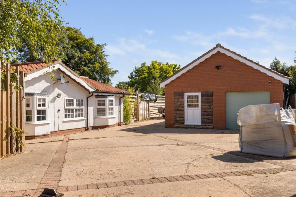 Garage/Parking