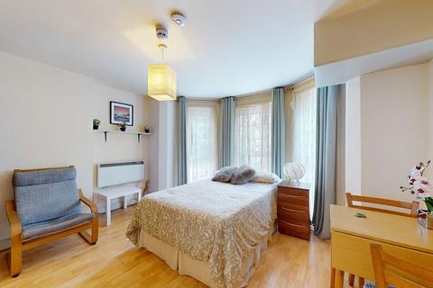 Studio to rent, Saint Pauls Avenue