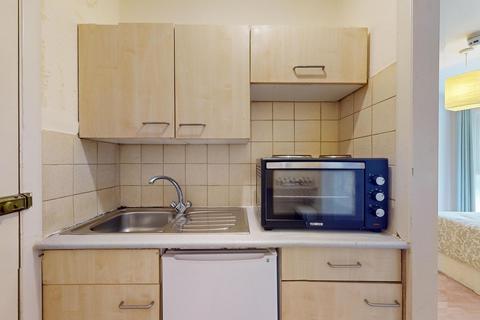 Studio to rent, Saint Pauls Avenue