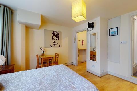 Studio to rent, Saint Pauls Avenue