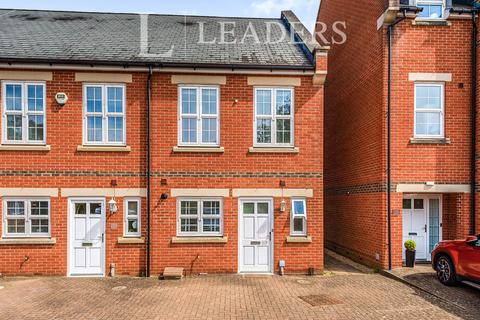 2 bedroom end of terrace house to rent, Beningfield Drive