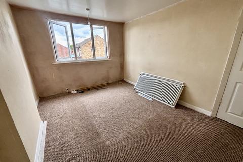 3 bedroom semi-detached house to rent, Gilbert Close, Spondon