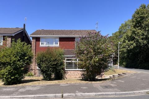 4 bedroom detached house to rent, Millfields, Hucclecote, Gloucester