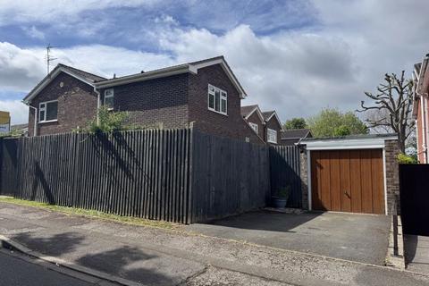 4 bedroom detached house to rent, Millfields, Hucclecote, Gloucester