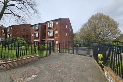 Studio to rent, Hagley Road, Edgbaston, Birmingham