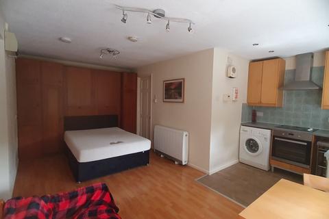Studio to rent, Hagley Road, Edgbaston, Birmingham