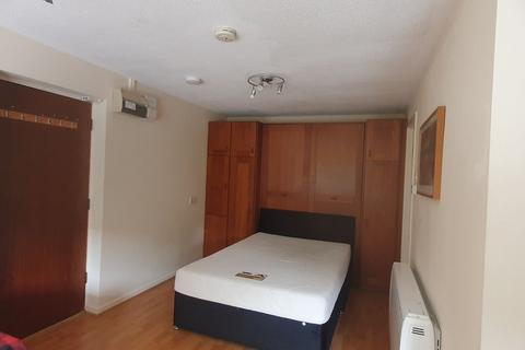 Studio to rent, Hagley Road, Edgbaston, Birmingham