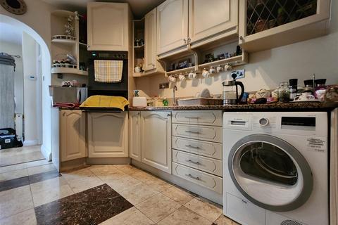 3 bedroom semi-detached house for sale, Danehurst Gardens, Redbridge