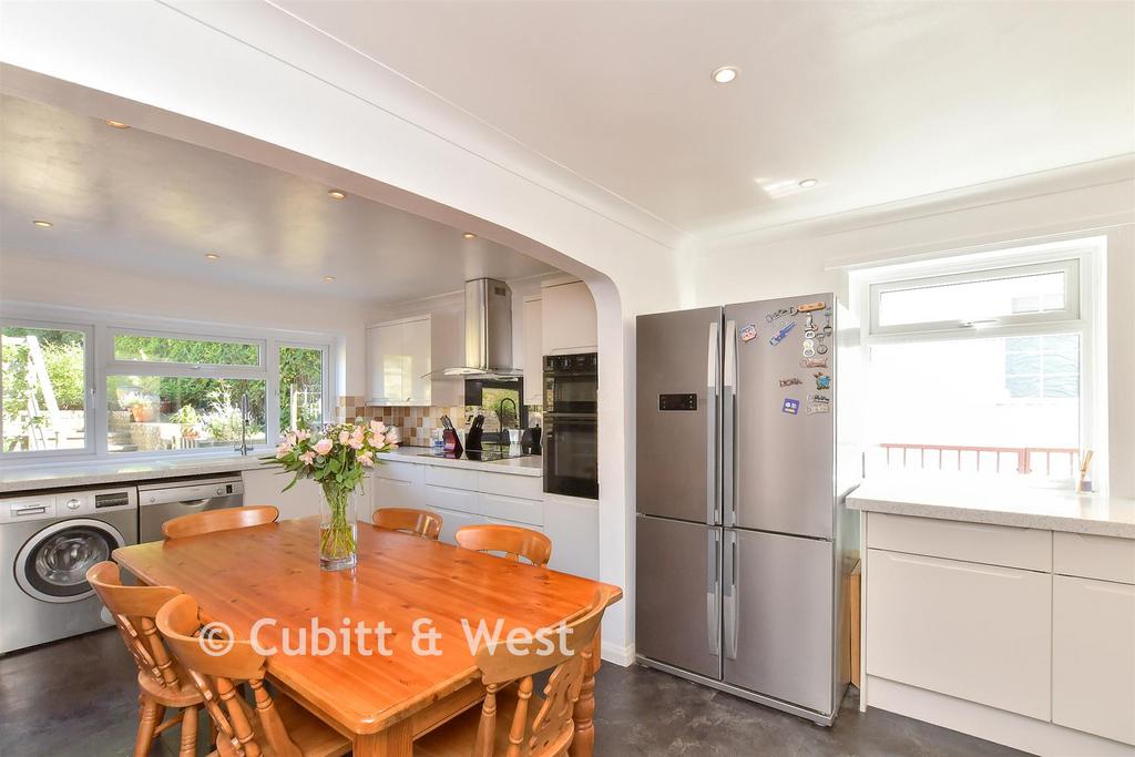 Kitchen/ Dining Room