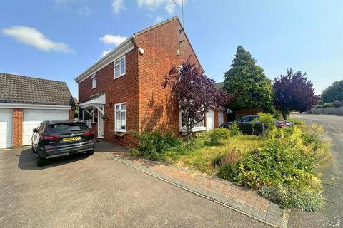 4 bedroom detached house to rent, Blakeney Drive, Luton, LU2 7LB