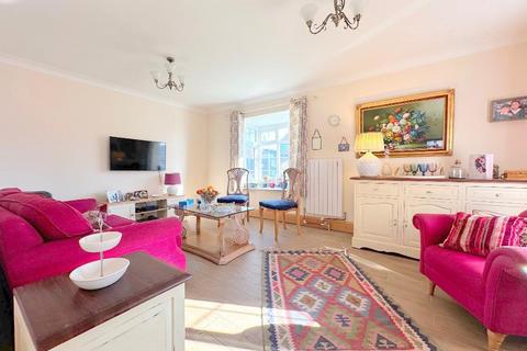 4 bedroom detached house to rent, Blakeney Drive, Luton, LU2 7LB