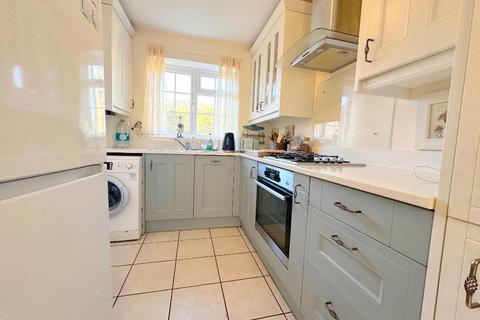 4 bedroom detached house to rent, Blakeney Drive, Luton, LU2 7LB