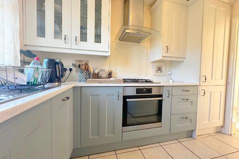 4 bedroom detached house to rent, Blakeney Drive, Luton, LU2 7LB