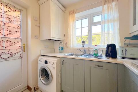 4 bedroom detached house to rent, Blakeney Drive, Luton, LU2 7LB