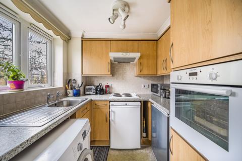 2 bedroom apartment for sale, Bradbury Court, Raynes Park SW20