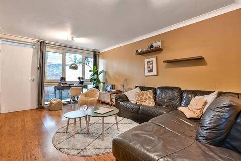 3 Hedingham Close, London, N1 8UA