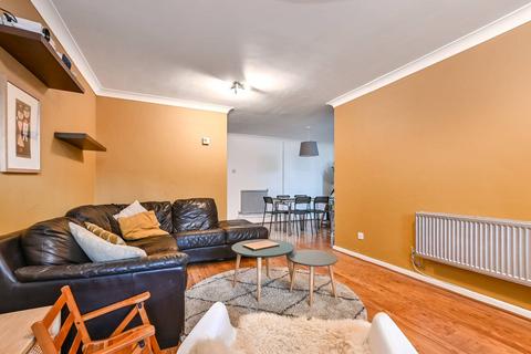 3 Hedingham Close, London, N1 8UA