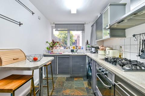 3 Hedingham Close, London, N1 8UA