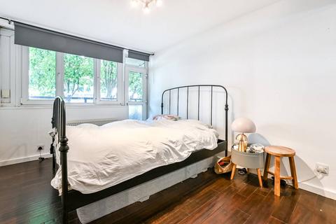 3 Hedingham Close, London, N1 8UA