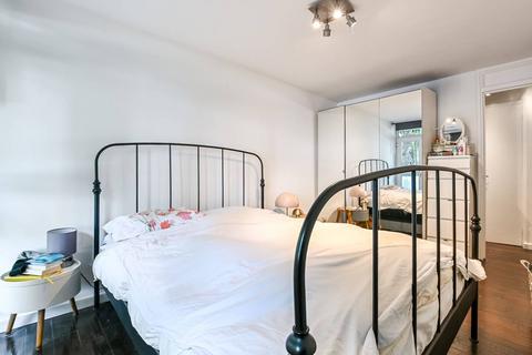 3 Hedingham Close, London, N1 8UA