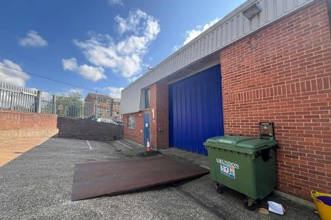 Warehouse to rent, Chilton Rd Chesham HP5 2AU