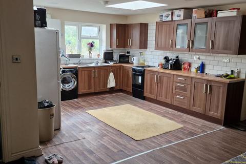 3 bedroom terraced house to rent, Hampden Retreat, Birmingham B12