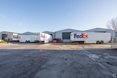 Distribution warehouse to rent, Brookhouse Rd Newcastle Under Lyme ST5 7RU