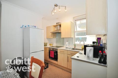 Studio to rent, Kent Road Southsea PO5