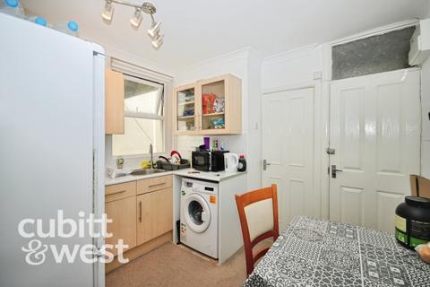 Studio to rent, Kent Road Southsea PO5