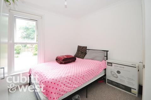 Studio to rent, Kent Road Southsea PO5