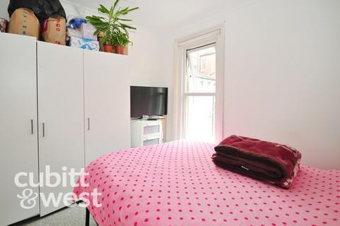 Studio to rent, Kent Road Southsea PO5