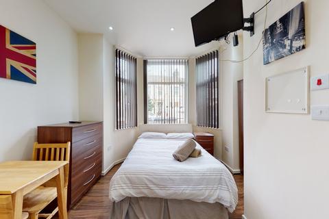 Studio to rent, Balmoral Road