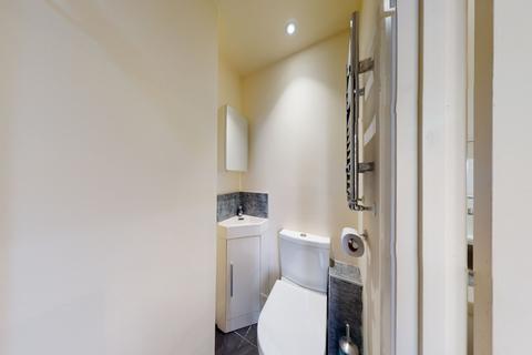 Studio to rent, Balmoral Road