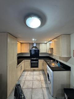 2 bedroom flat to rent, Whalley Road, Manchester M16