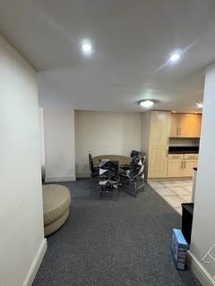 2 bedroom flat to rent, Whalley Road, Manchester M16