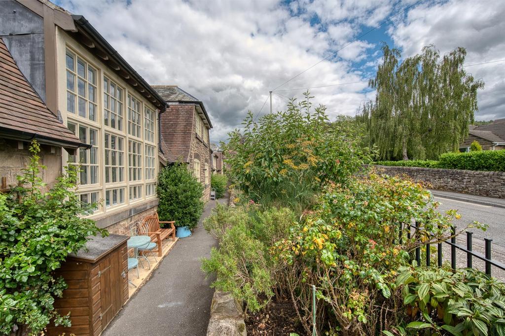 Rear Garden seating and dining.jpg