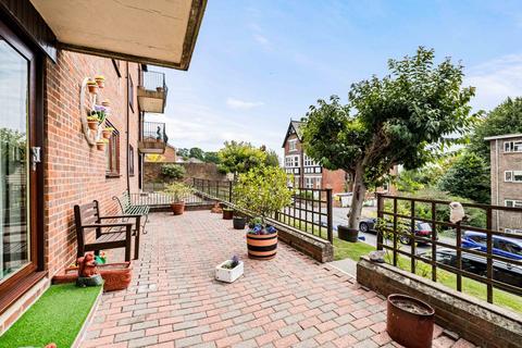 2 bedroom flat for sale, Castlemount Road, Dover, CT16